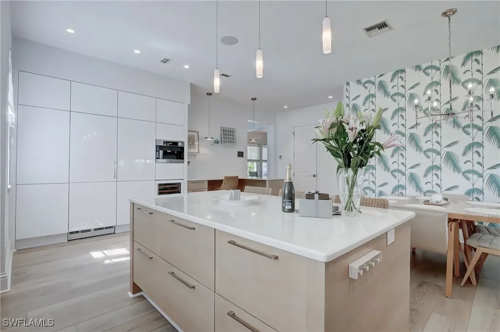 687 9th Avenue S Naples FL 34102