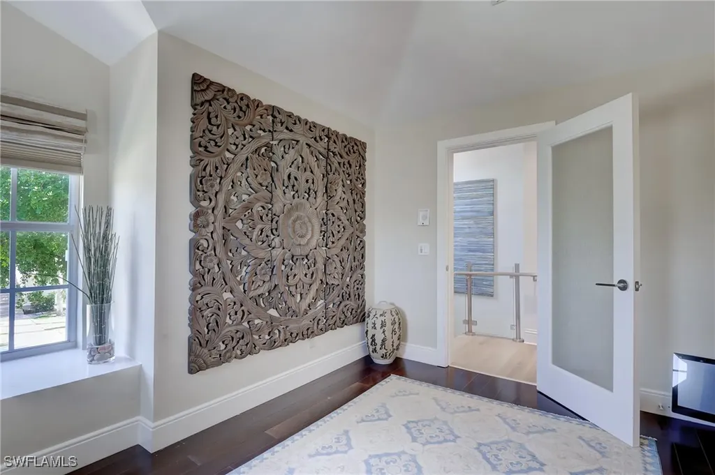 687 9th Avenue S Naples FL 34102