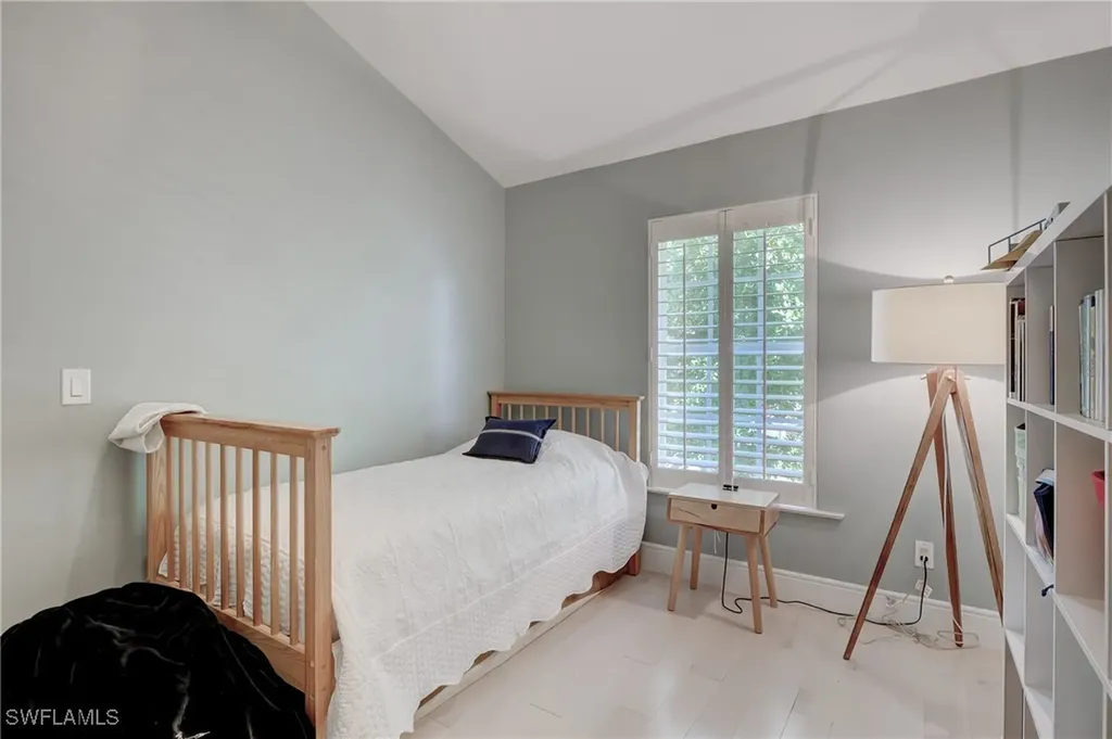 687 9th Avenue S Naples FL 34102