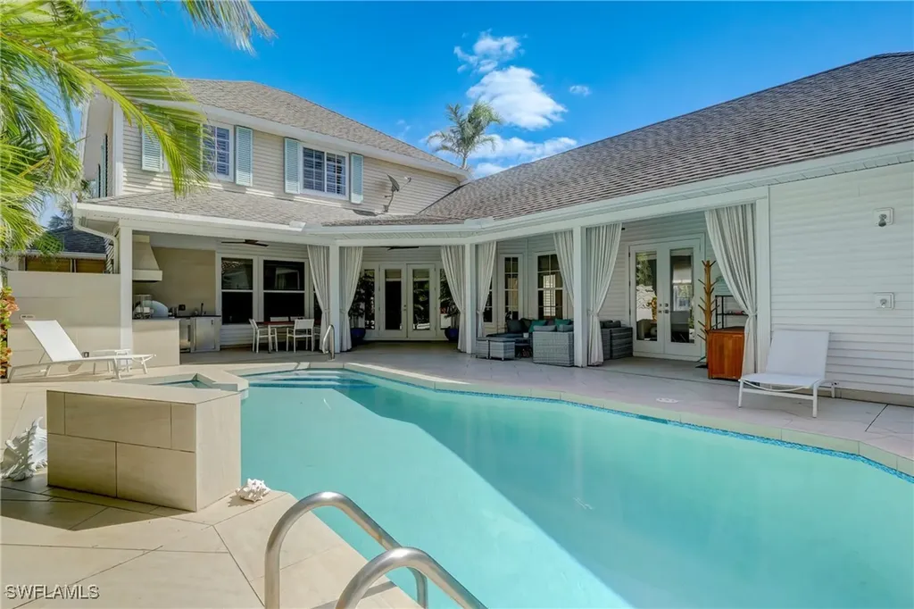 687 9th Avenue S Naples FL 34102