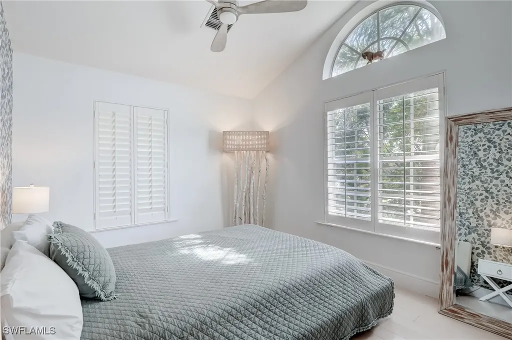 687 9th Avenue S Naples FL 34102
