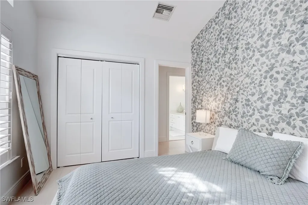 687 9th Avenue S Naples FL 34102