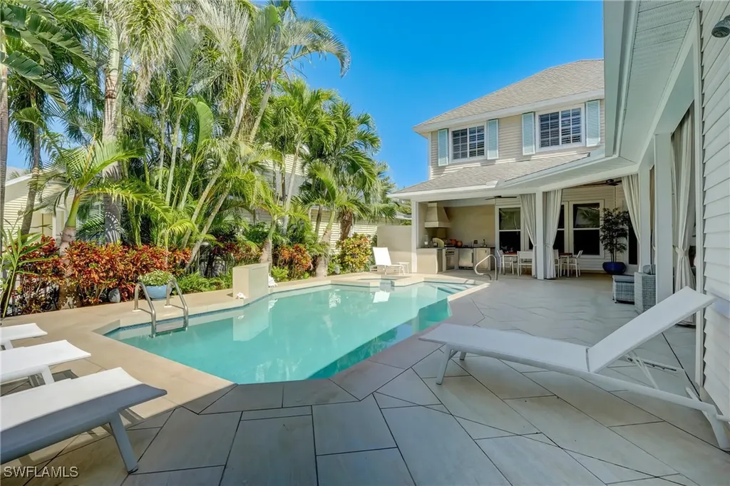 687 9th Avenue S Naples FL 34102
