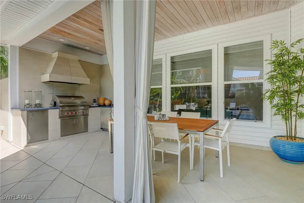 687 9th Avenue S Naples FL 34102