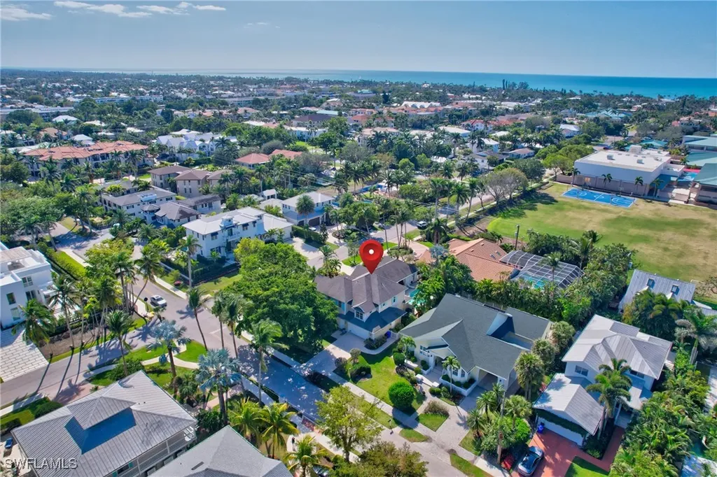 687 9th Avenue S Naples FL 34102