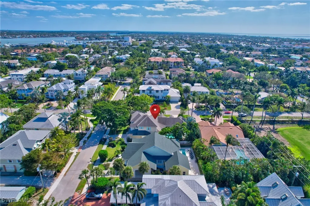 687 9th Avenue S Naples FL 34102