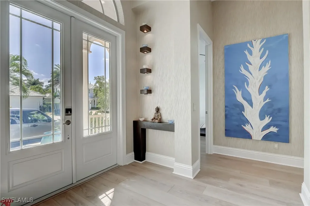 687 9th Avenue S Naples FL 34102