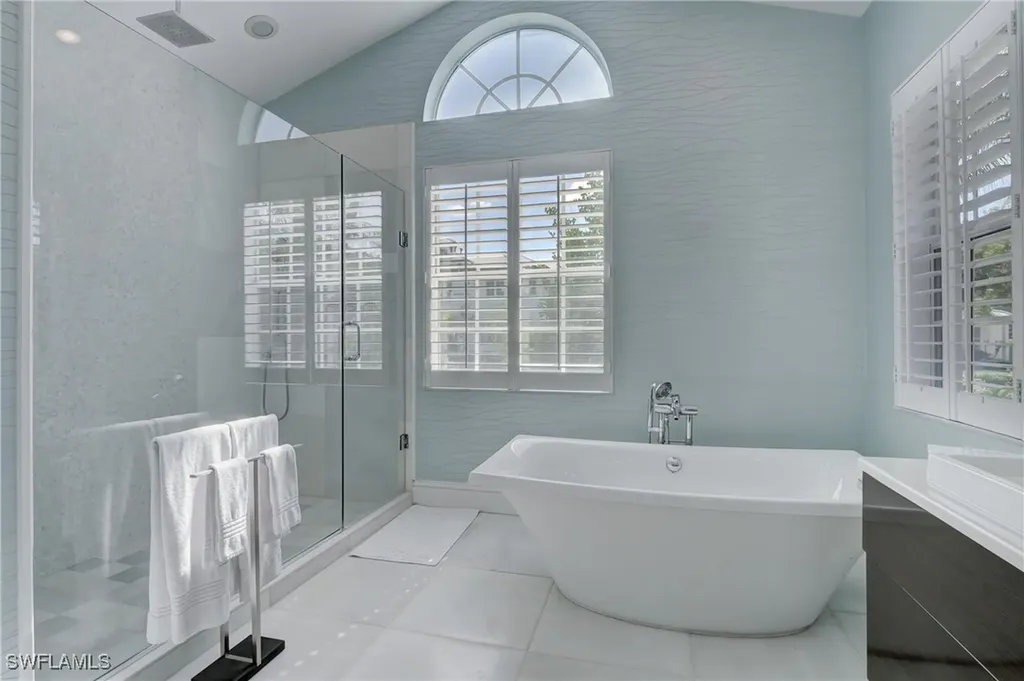 687 9th Avenue S Naples FL 34102
