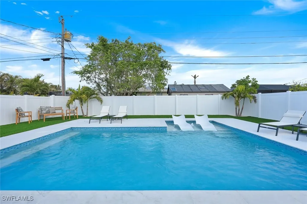 639 98th Avenue N Naples FL 34108