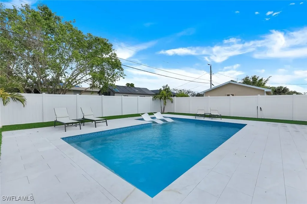 639 98th Avenue N Naples FL 34108