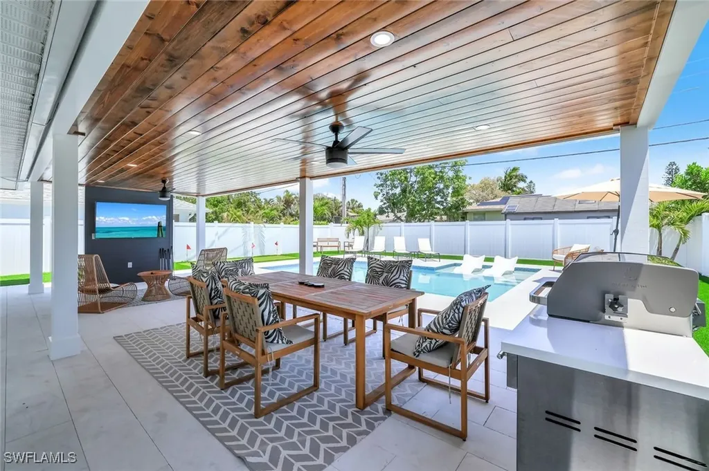 639 98th Avenue N Naples FL 34108