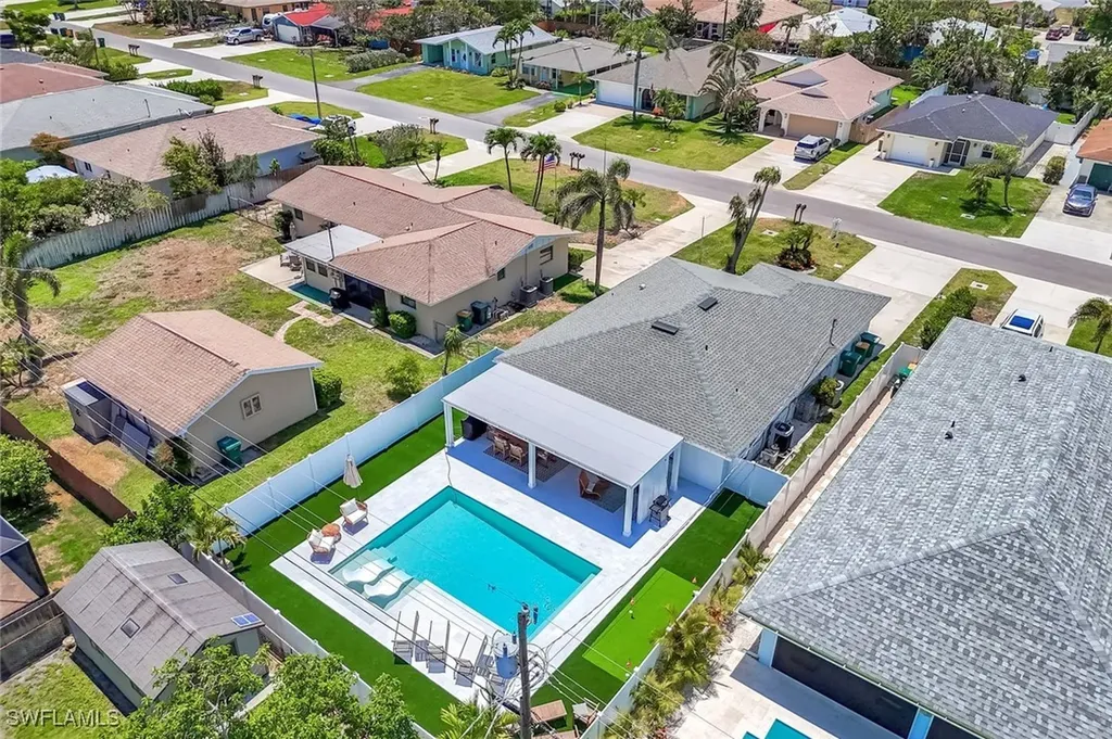 639 98th Avenue N Naples FL 34108