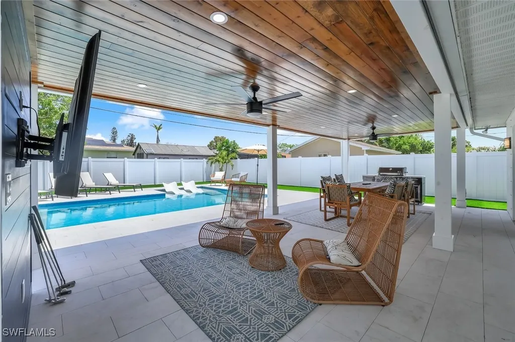 639 98th Avenue N Naples FL 34108