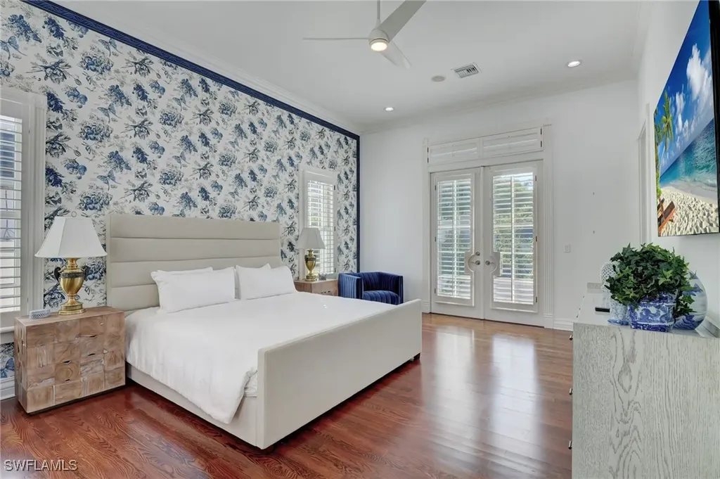 1551 Gulf Shore Boulevard S Naples FL 34102