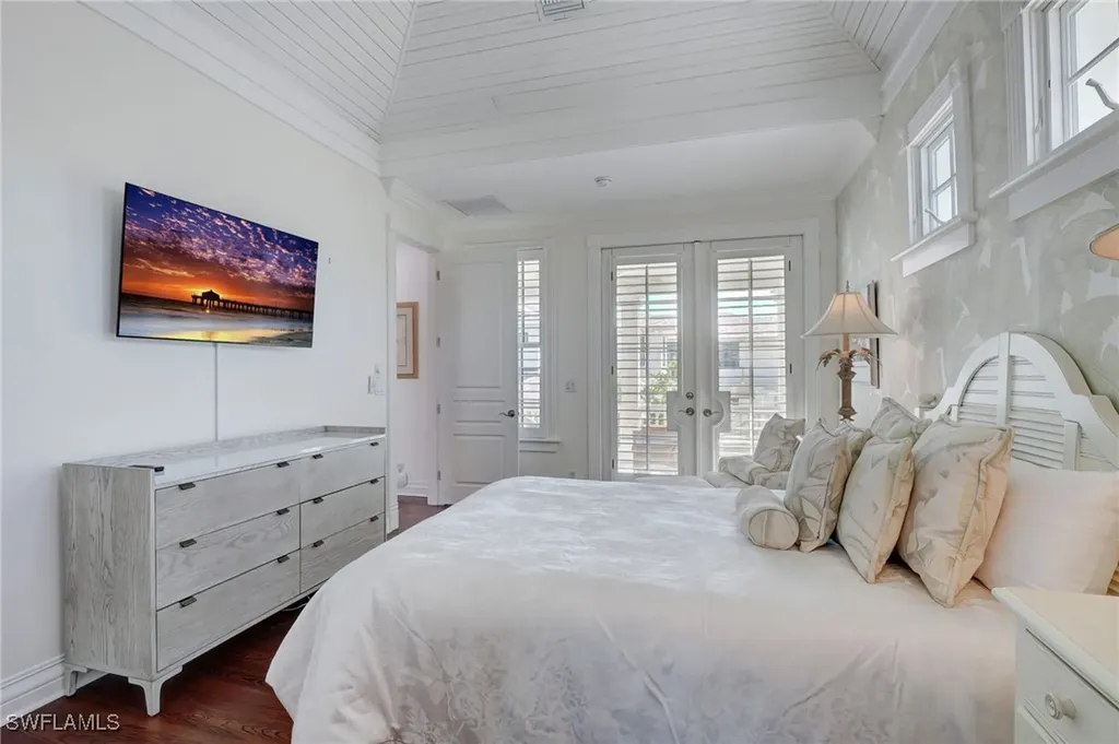 1551 Gulf Shore Boulevard S Naples FL 34102