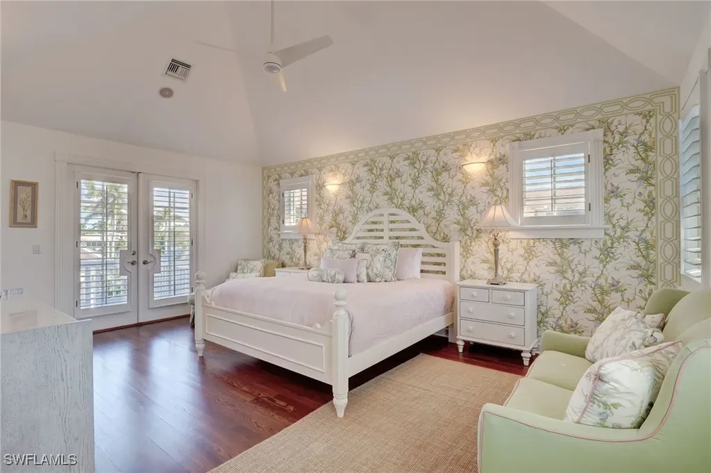 1551 Gulf Shore Boulevard S Naples FL 34102