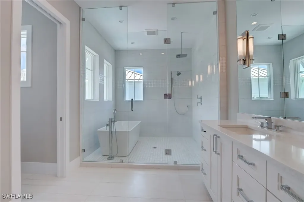 888 10th Avenue S Naples FL 34102