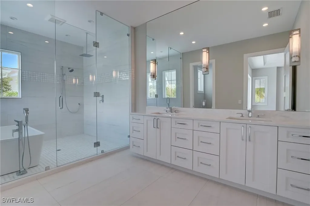 888 10th Avenue S Naples FL 34102