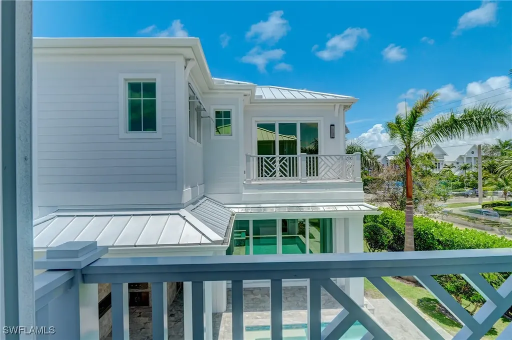 888 10th Avenue S Naples FL 34102