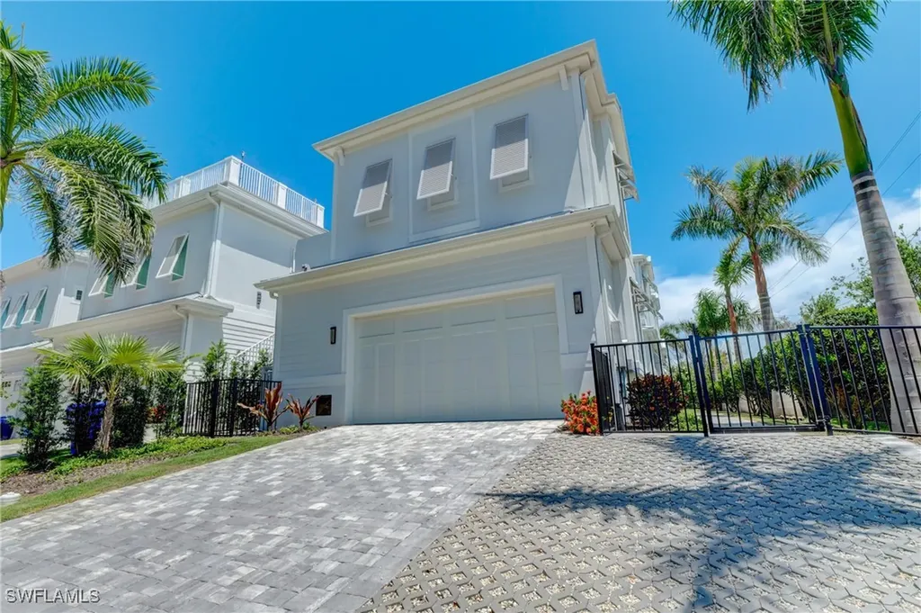 888 10th Avenue S Naples FL 34102