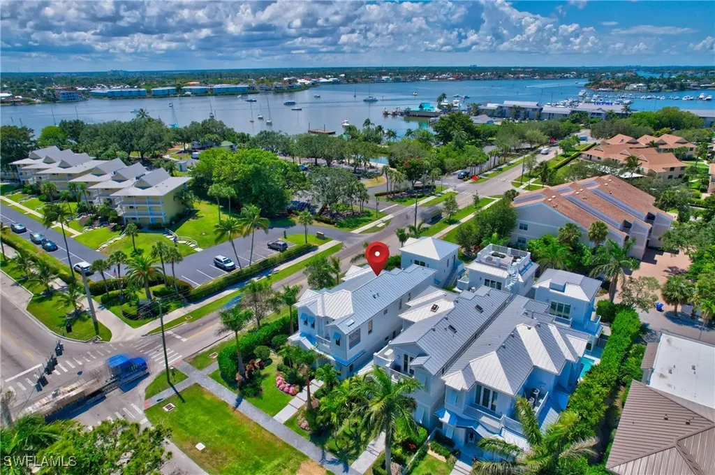 888 10th Avenue S Naples FL 34102