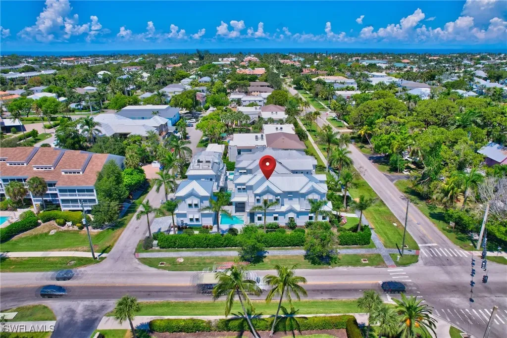 888 10th Avenue S Naples FL 34102