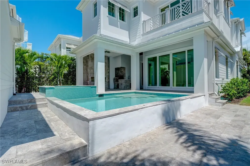 888 10th Avenue S Naples FL 34102