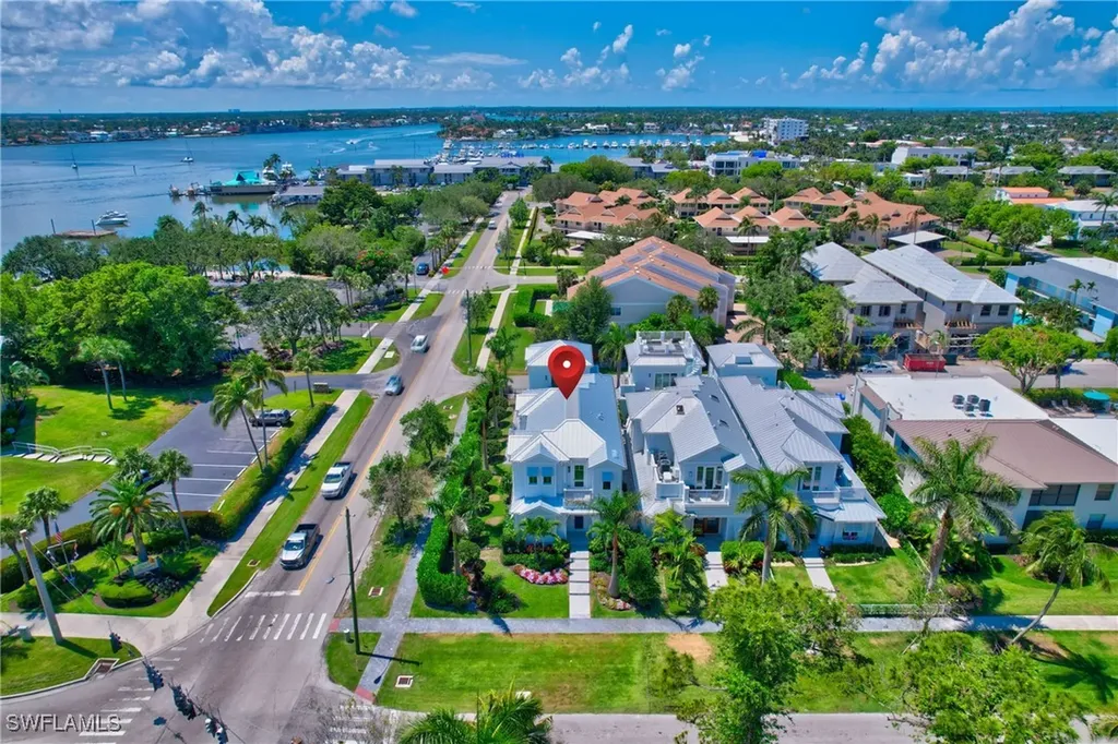 888 10th Avenue S Naples FL 34102