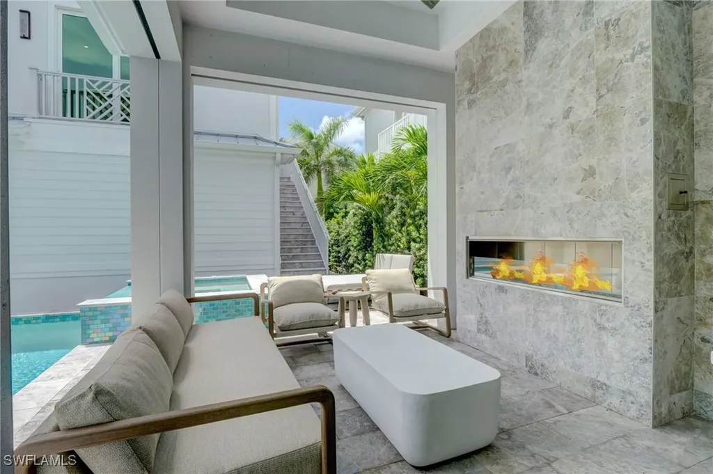 888 10th Avenue S Naples FL 34102