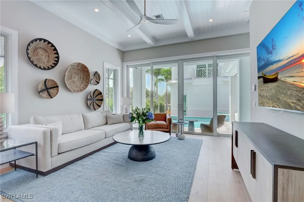 888 10th Avenue S Naples FL 34102