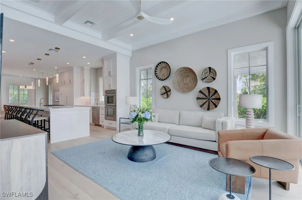 888 10th Avenue S Naples FL 34102