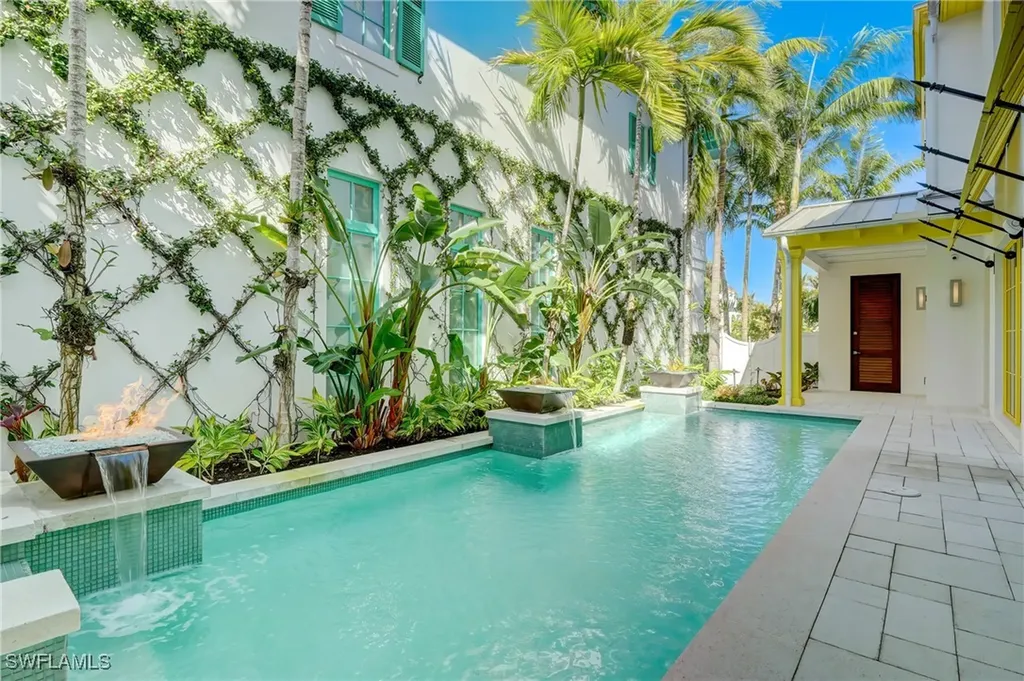 942 9th Avenue S Naples FL 34102