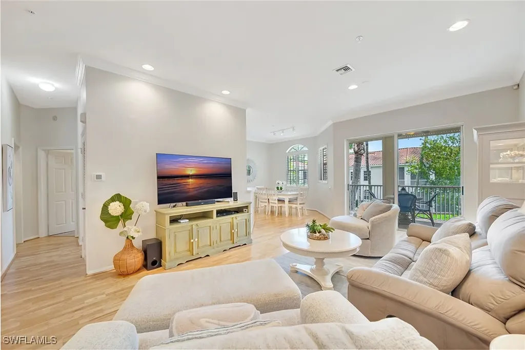 400 L'ambiance Circle Naples FL 34108