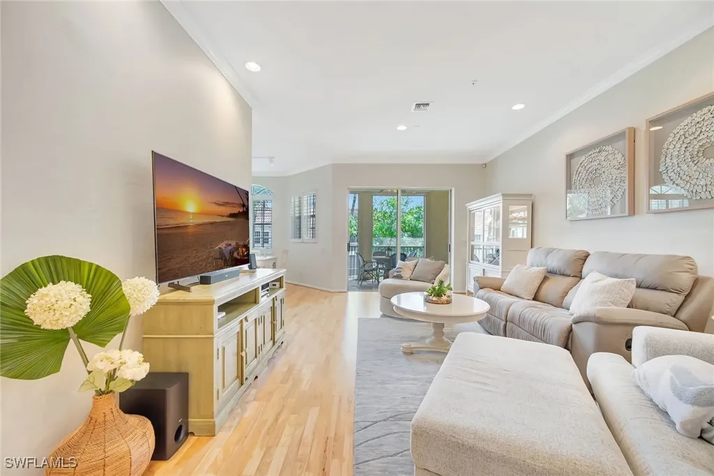 400 L'ambiance Circle Naples FL 34108