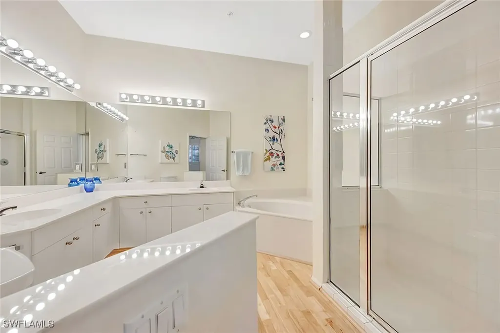 400 L'ambiance Circle Naples FL 34108