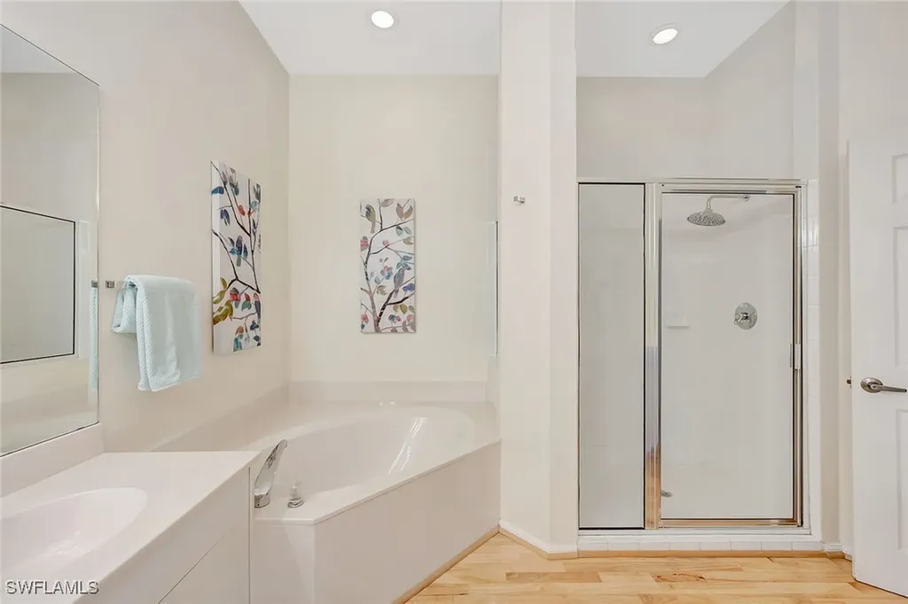 400 L'ambiance Circle Naples FL 34108