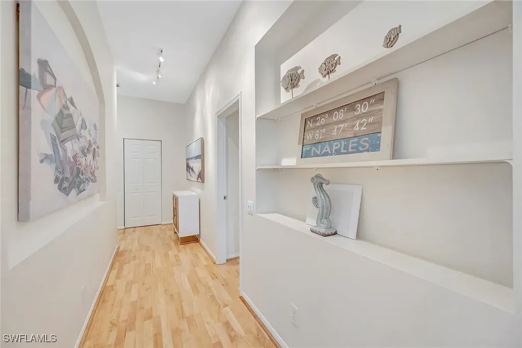 400 L'ambiance Circle Naples FL 34108