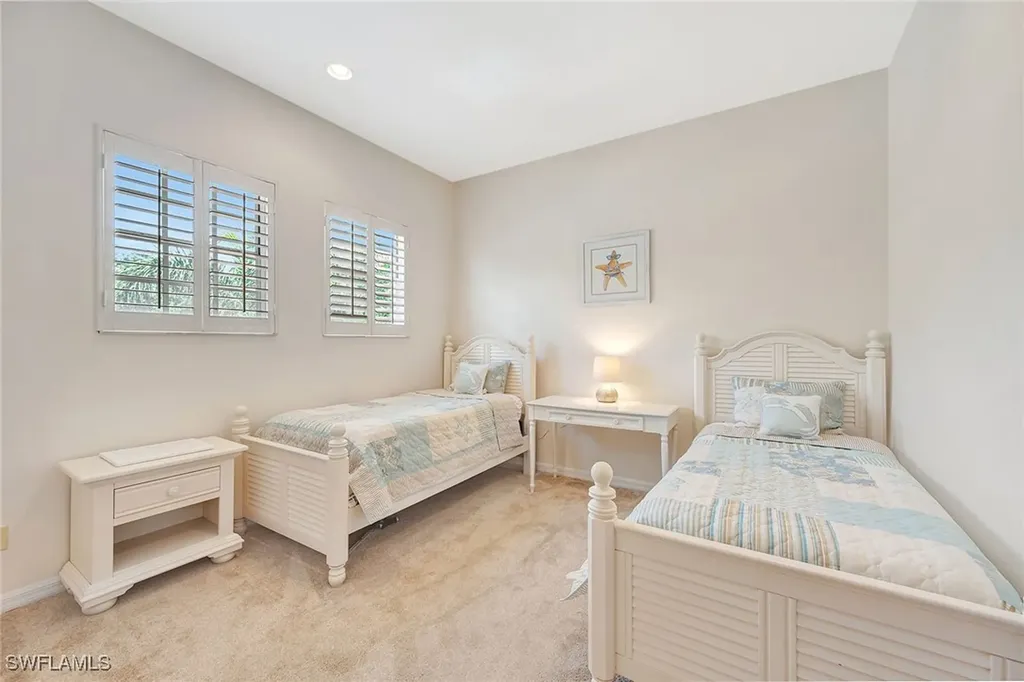 400 L'ambiance Circle Naples FL 34108