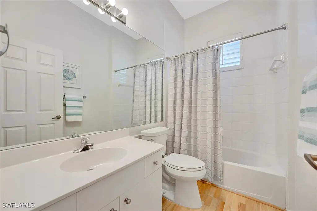 400 L'ambiance Circle Naples FL 34108