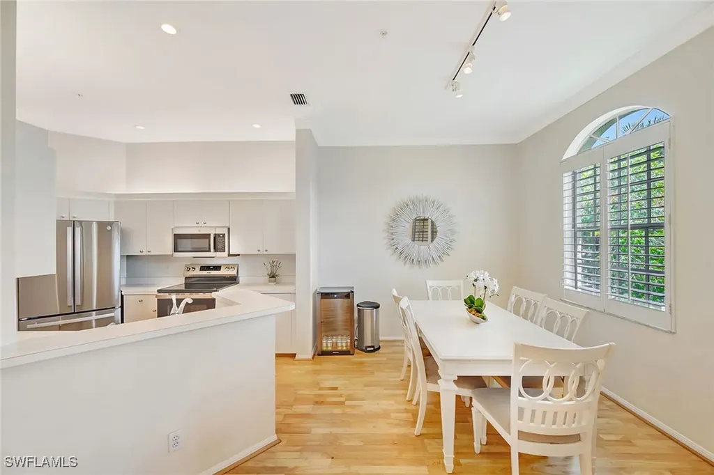 400 L'ambiance Circle Naples FL 34108