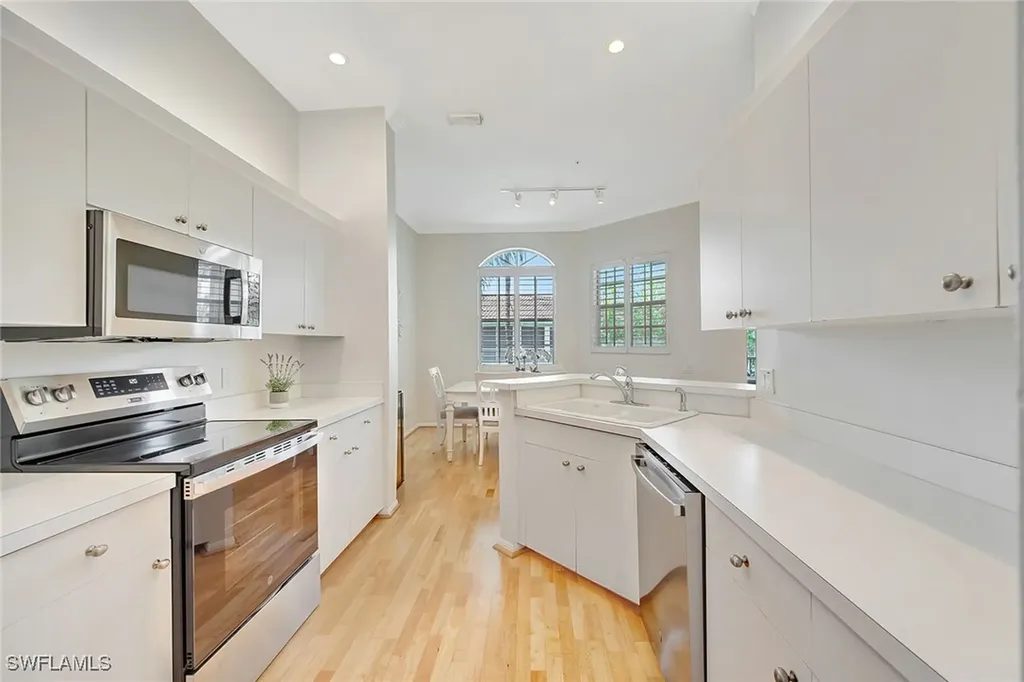 400 L'ambiance Circle Naples FL 34108
