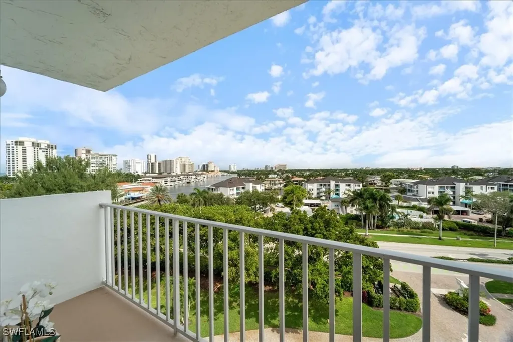 250 Park Shore Drive Naples FL 34103