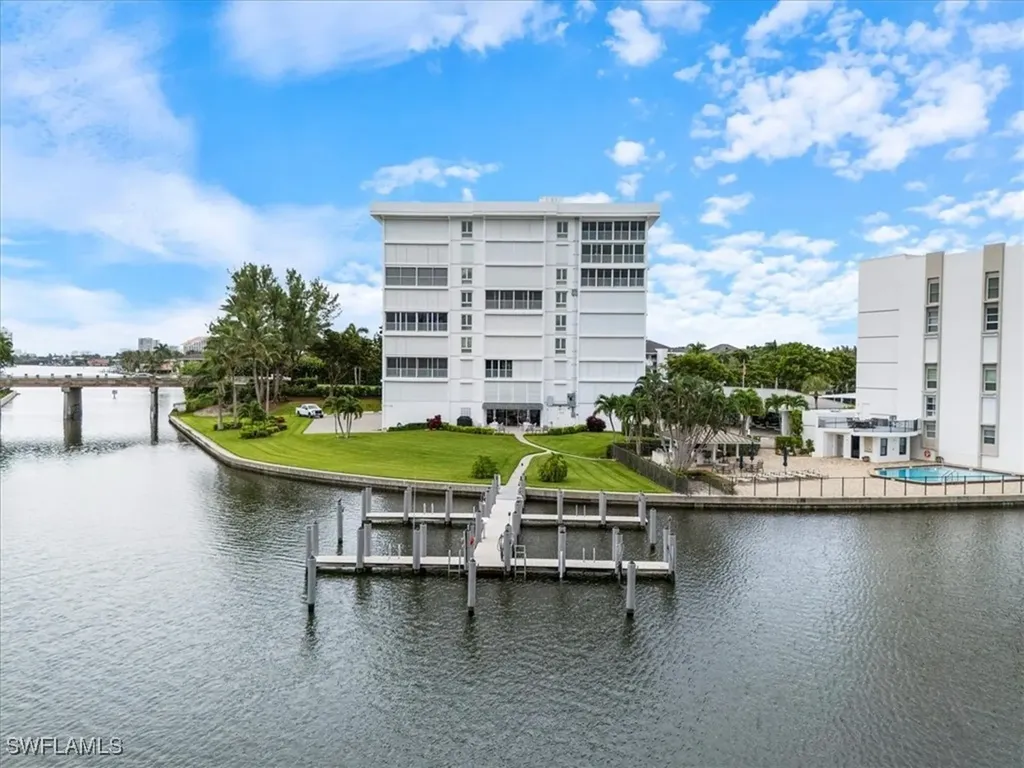 250 Park Shore Drive Naples FL 34103