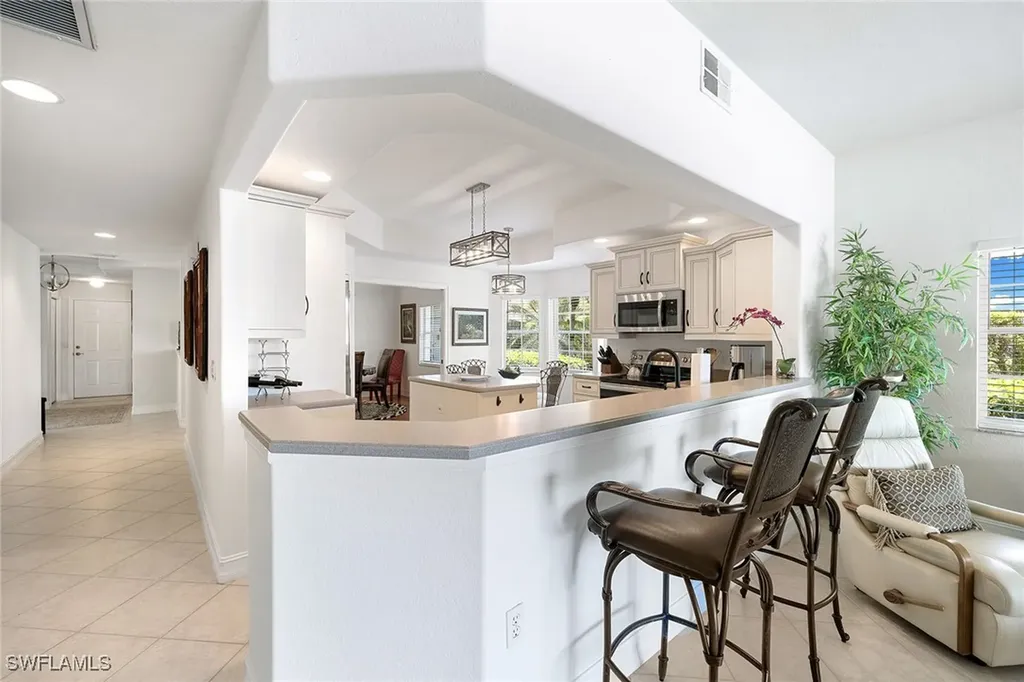 8177 Saratoga Drive Naples FL 34113