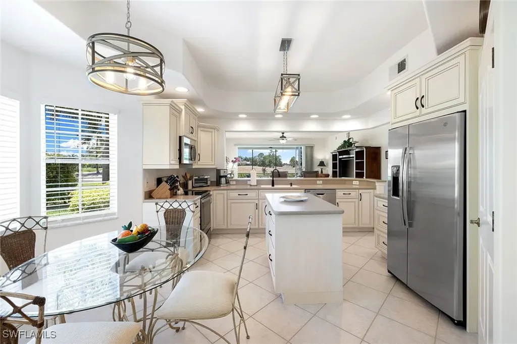 8177 Saratoga Drive Naples FL 34113