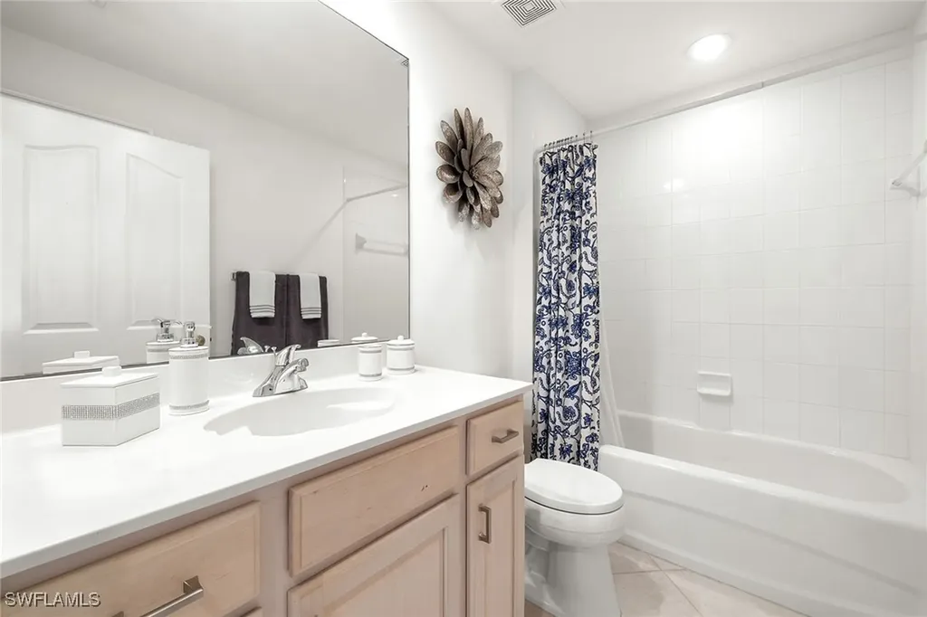 8177 Saratoga Drive Naples FL 34113