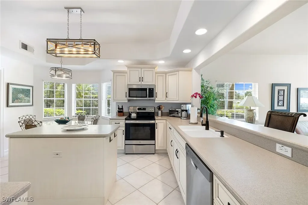 8177 Saratoga Drive Naples FL 34113