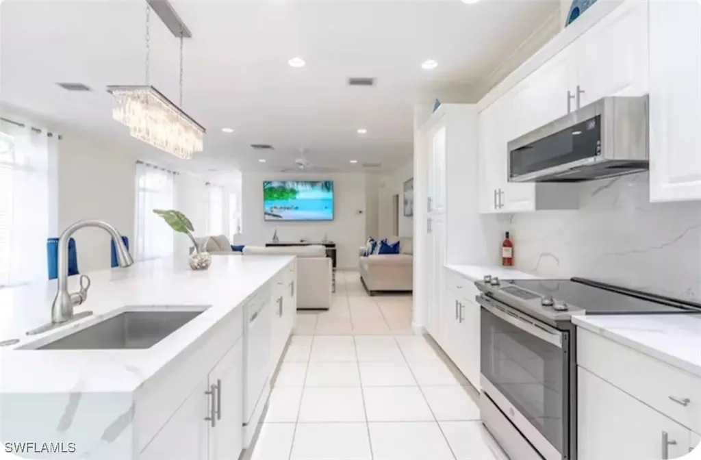593 106th Avenue N Naples FL 34108