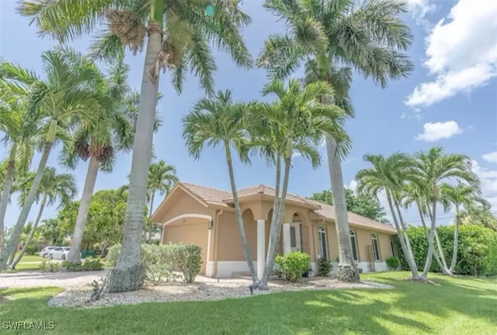 593 106th Avenue N Naples FL 34108