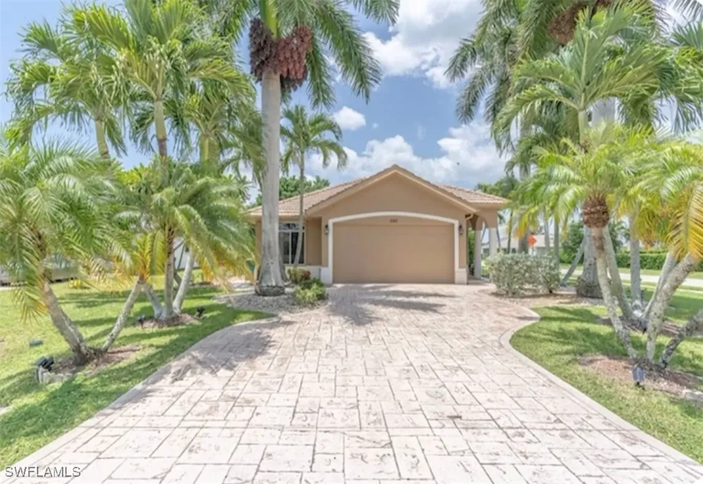 593 106th Avenue N Naples FL 34108